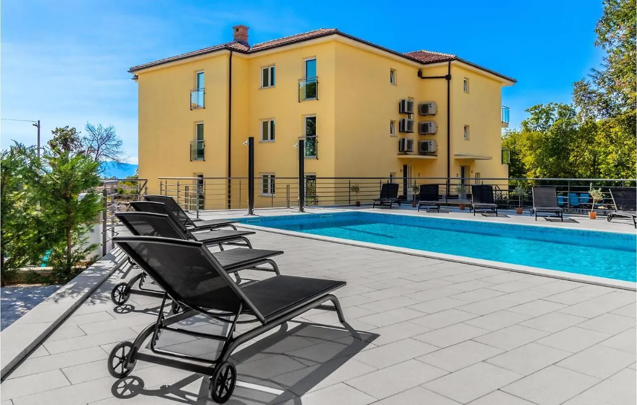 Awesome Apartment In Kostrena With Jacuzzi Zurkovo