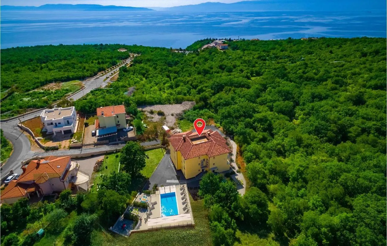 Awesome Apartment In Kostrena With Jacuzzi Zurkovo