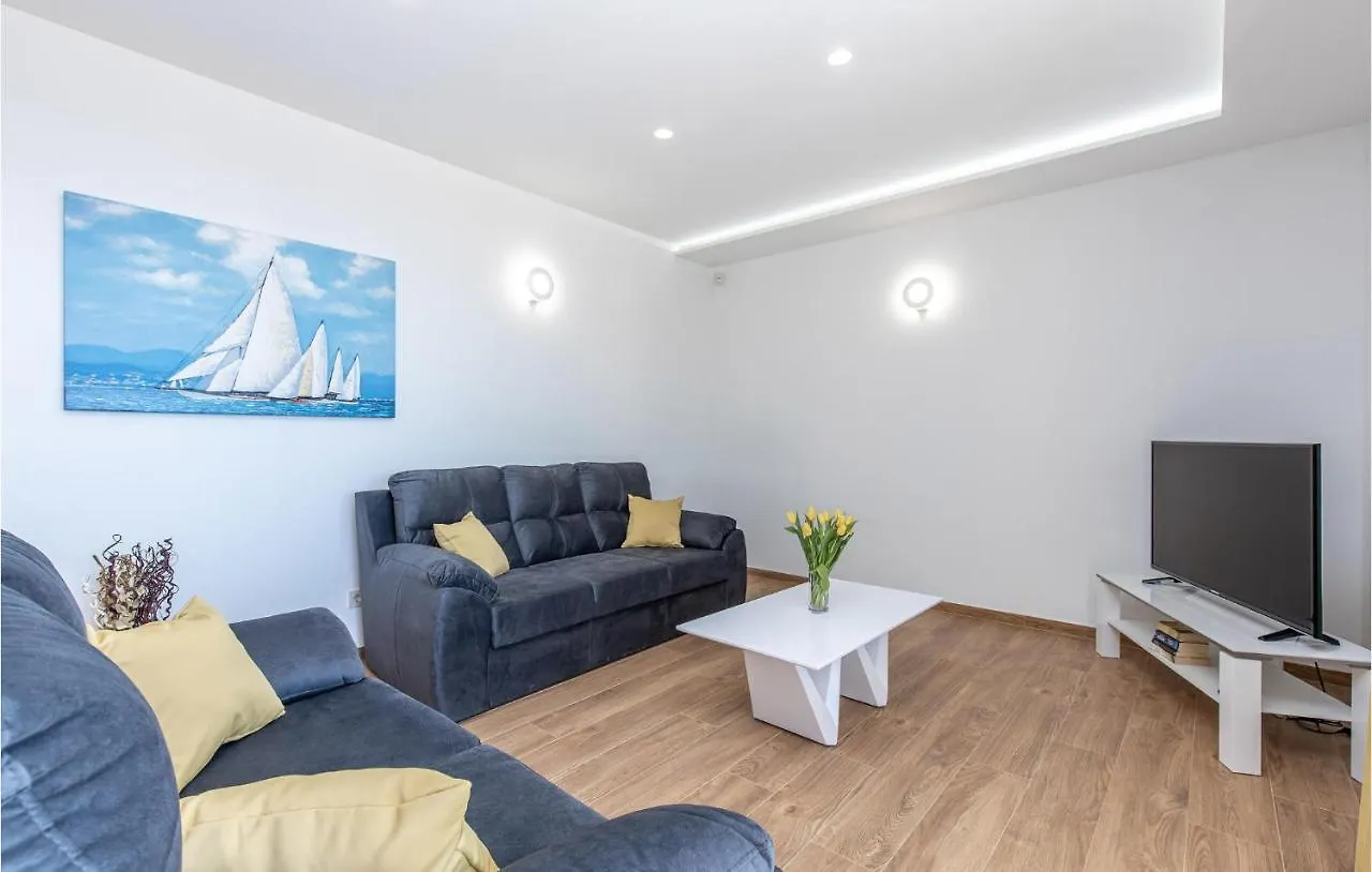 Awesome Apartment In Kostrena With Jacuzzi Zurkovo