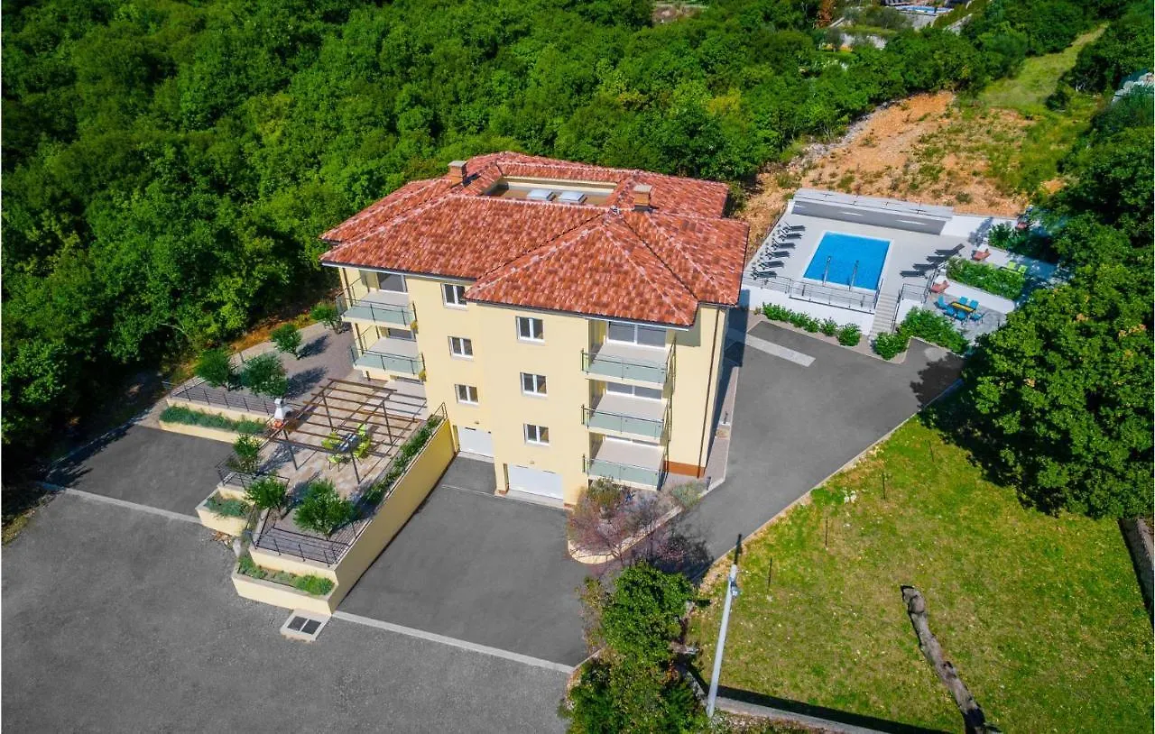 Awesome Apartment In Kostrena With Jacuzzi Zurkovo