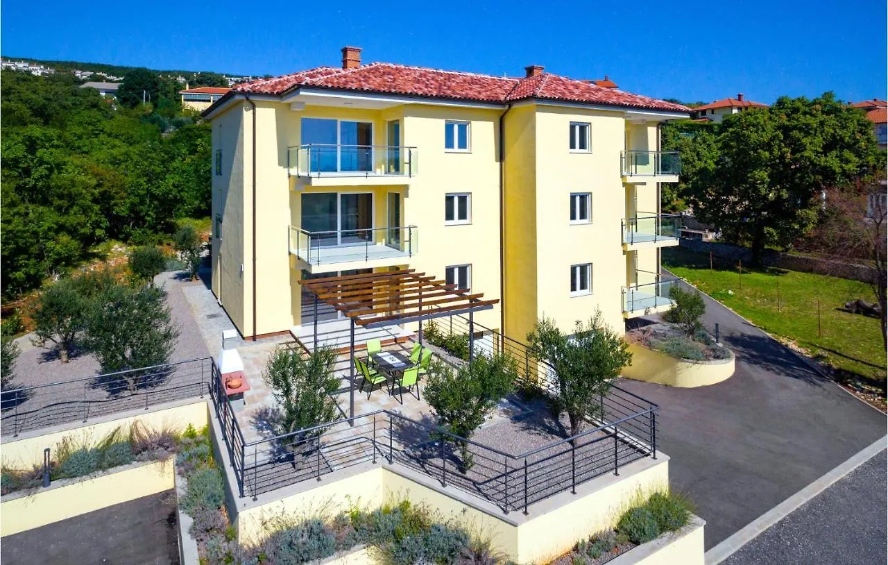 Awesome Apartment In Kostrena With Jacuzzi Zurkovo