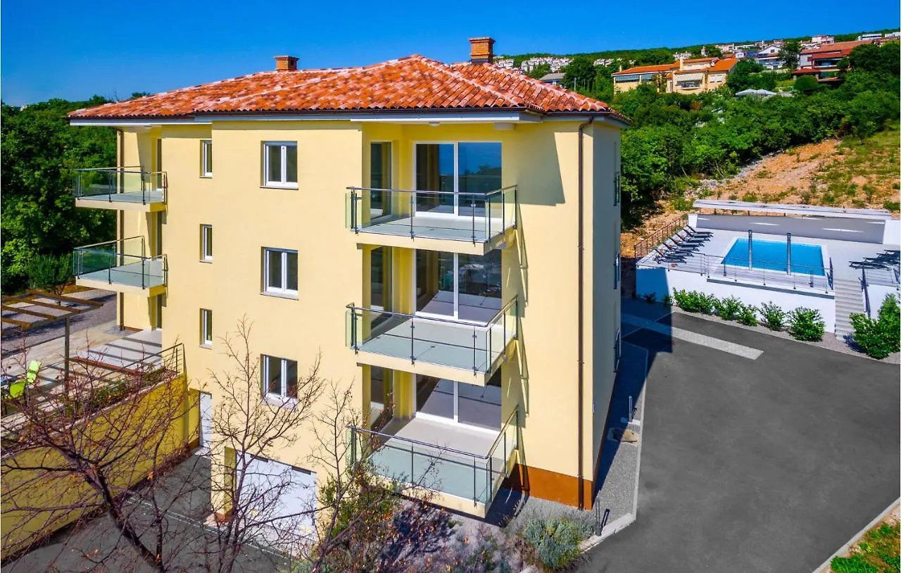 Awesome Apartment In Kostrena With Jacuzzi Zurkovo