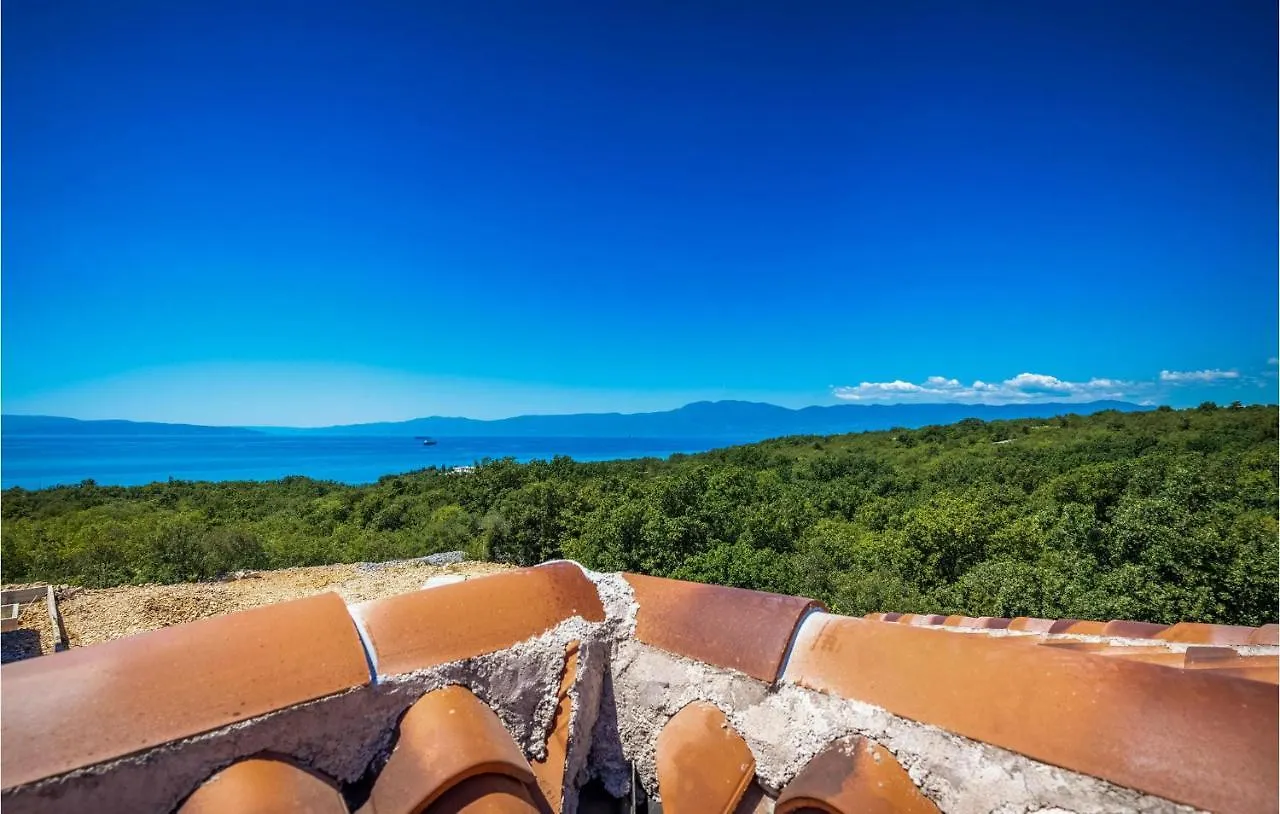 Awesome Apartment In Kostrena With Jacuzzi Zurkovo