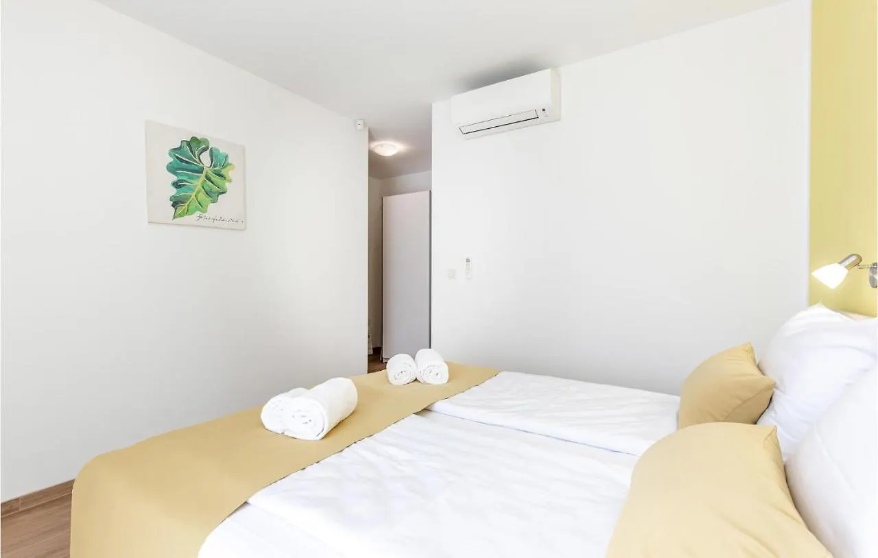 Awesome Apartment In Kostrena With Jacuzzi Zurkovo