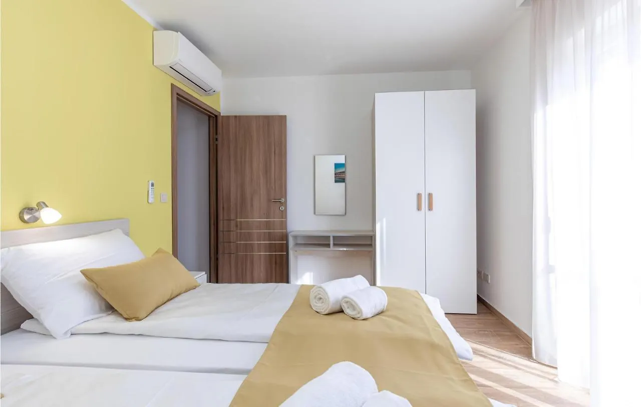 Awesome Apartment In Kostrena With Jacuzzi Zurkovo 0*,