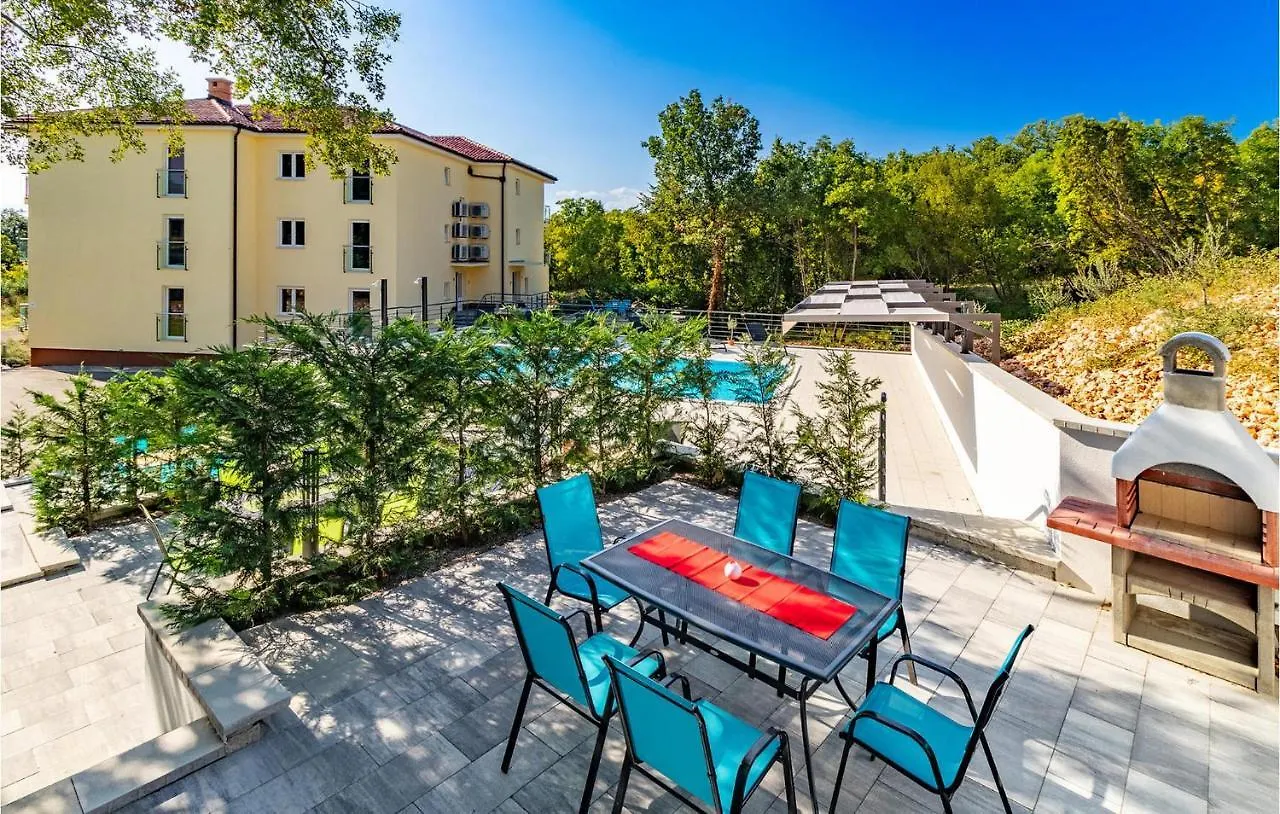 Awesome Apartment In Kostrena With Jacuzzi Zurkovo
